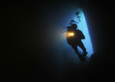 wreck diver, torch, explore, dark